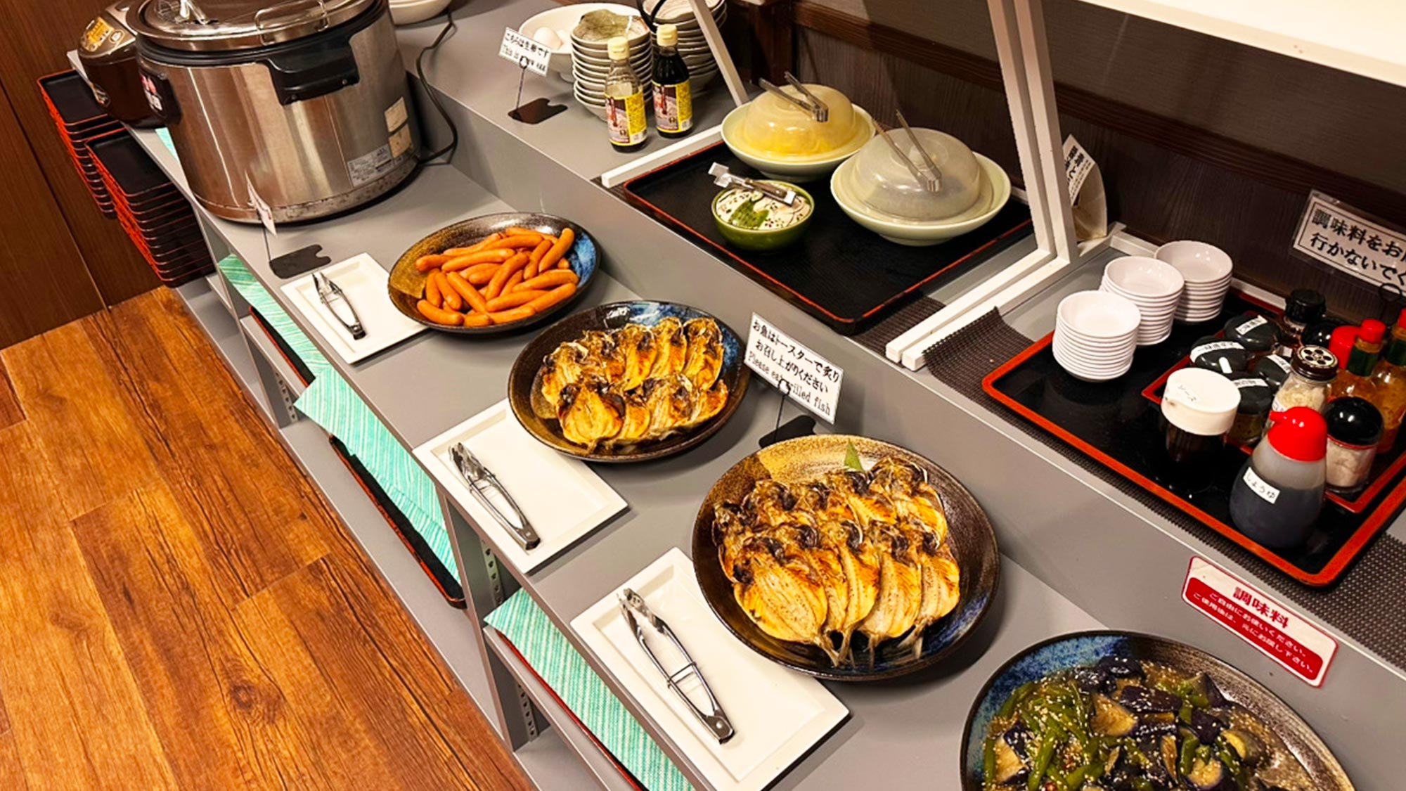 【朝食サービス】消化の良い朝カレー、サラダ、1品料理などお好きな物をどうぞ