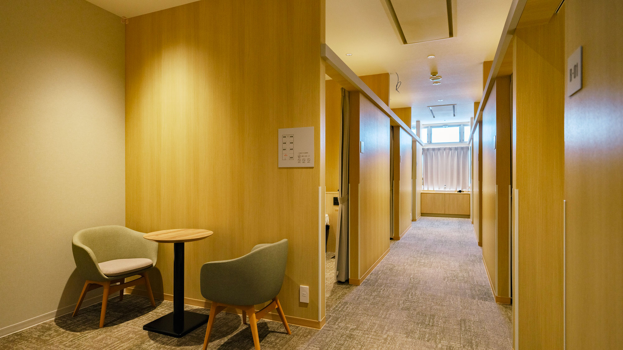 【キャビン】明るく、居心地の良い雰囲気になっています。