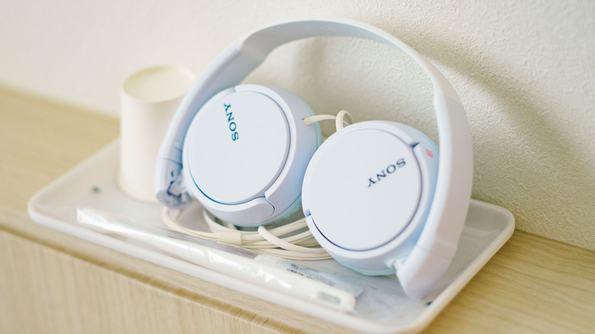 【アメニティ】テレビをご覧になる際は、音漏れ防止のため、備え付けのヘッドホンをご着用ください。