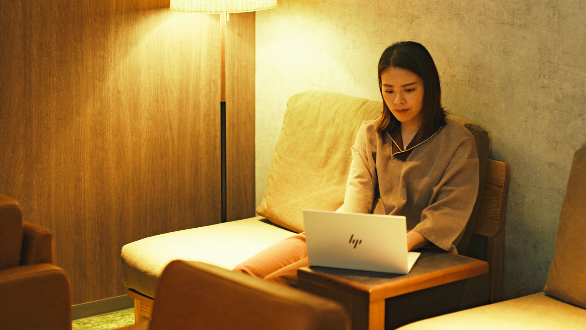 【最高の湯／ライブラリー】作業可能なスペースもございますので、ワーケーションにも◎