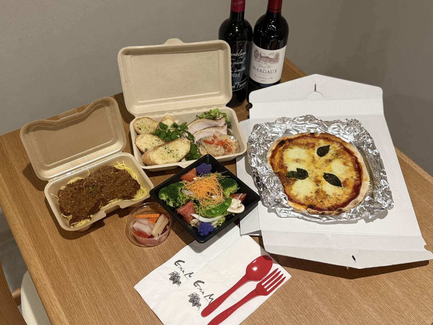 夕食テイクアウト（２名様向け基本セット例）　※ワイン除く