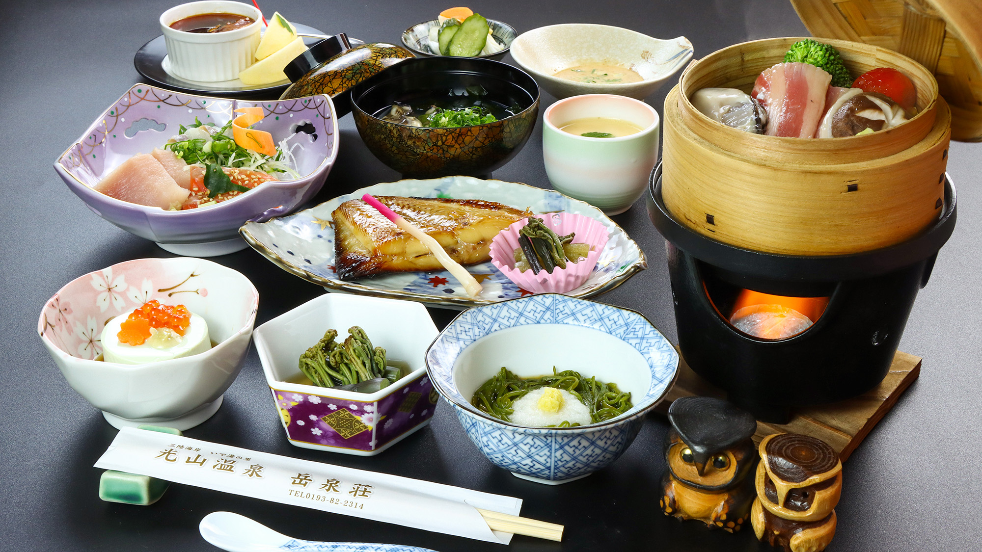 山田湾で育った大粒牡蠣と柔らかな牛肉をせいろでふっくらと蒸し上げました。