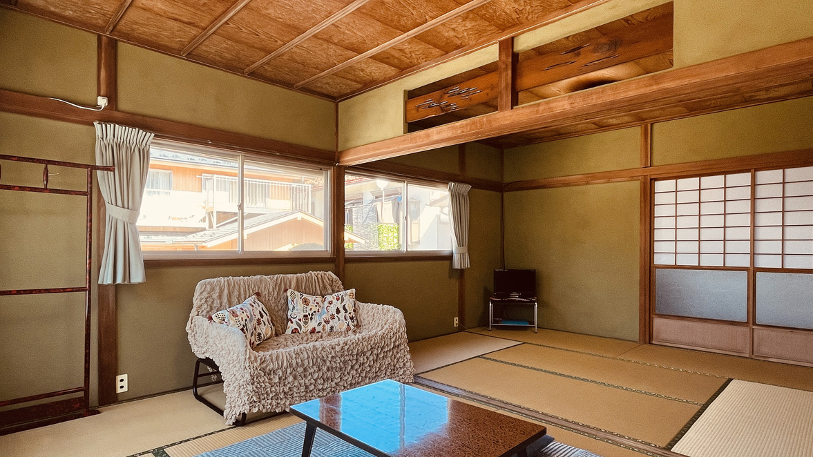 和室6畳×６畳（桜）落ち着いた雰囲気の和室です。登山や観光で疲れた身体をゆっくり休めて下さい。*