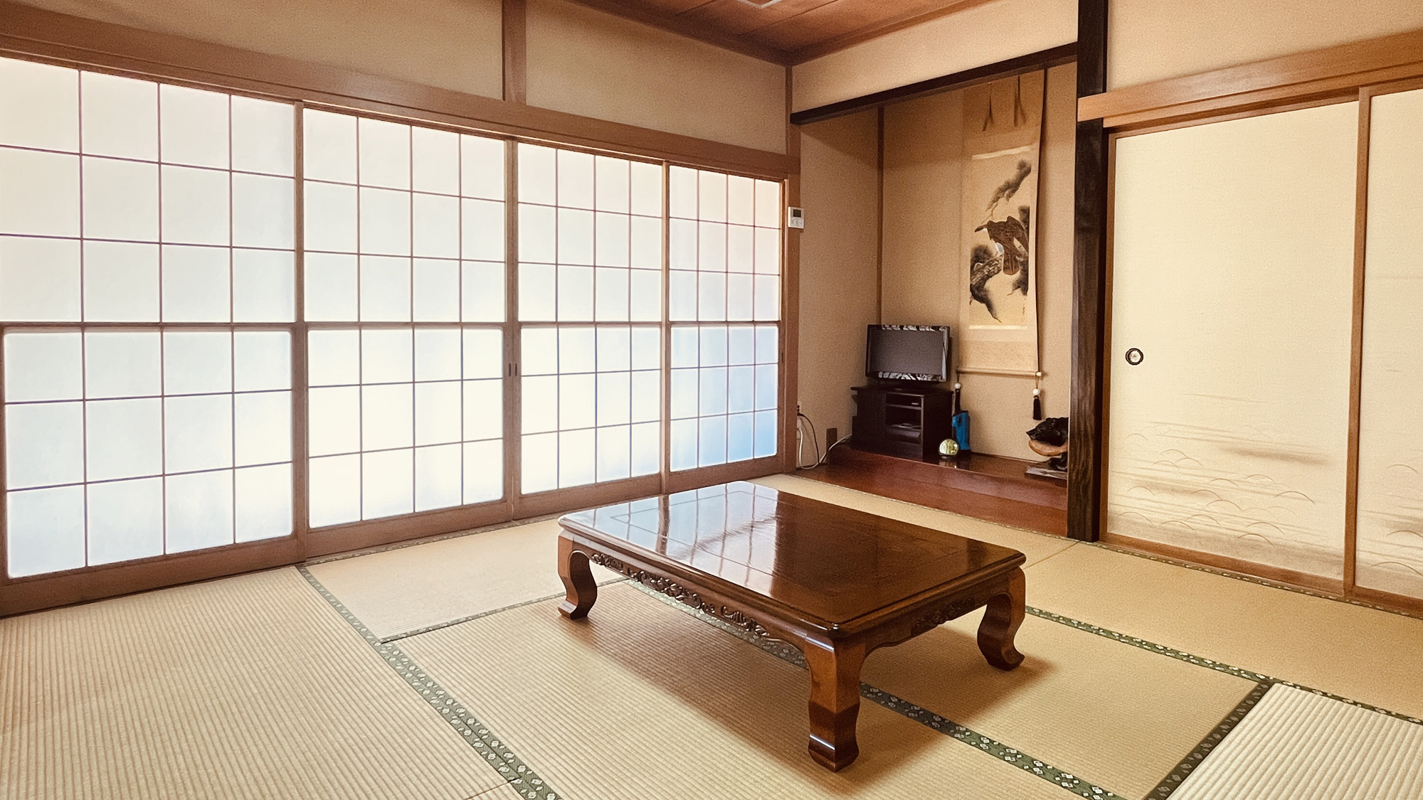 和室8畳&times;８畳（梅）2間続きなのでファミリーやグループにおすすめです。*