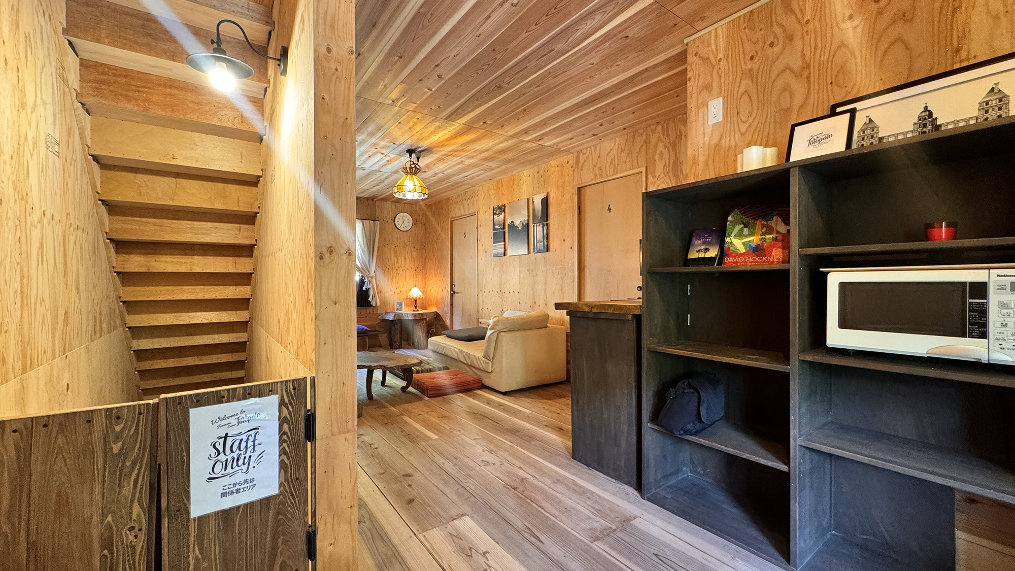 【施設】 ゲストハウスのリビング(共用スペース)