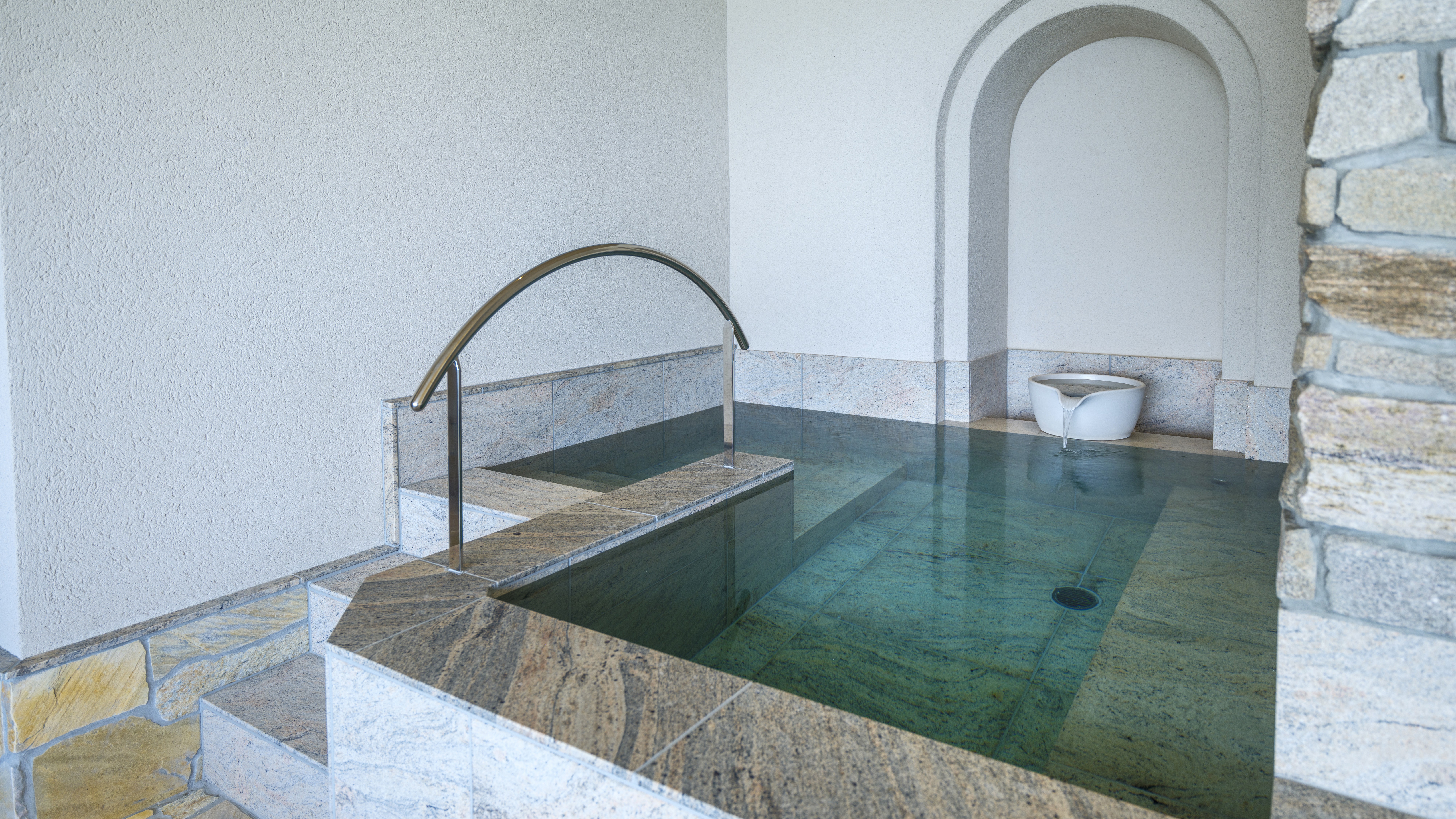 【展望露天風呂】水風呂※湯あみ着着用