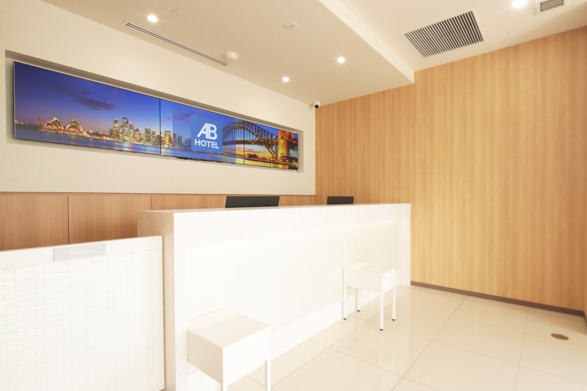 お気軽にフロントにお声掛けくださいませ。フロント営業時間　6：00～24：00