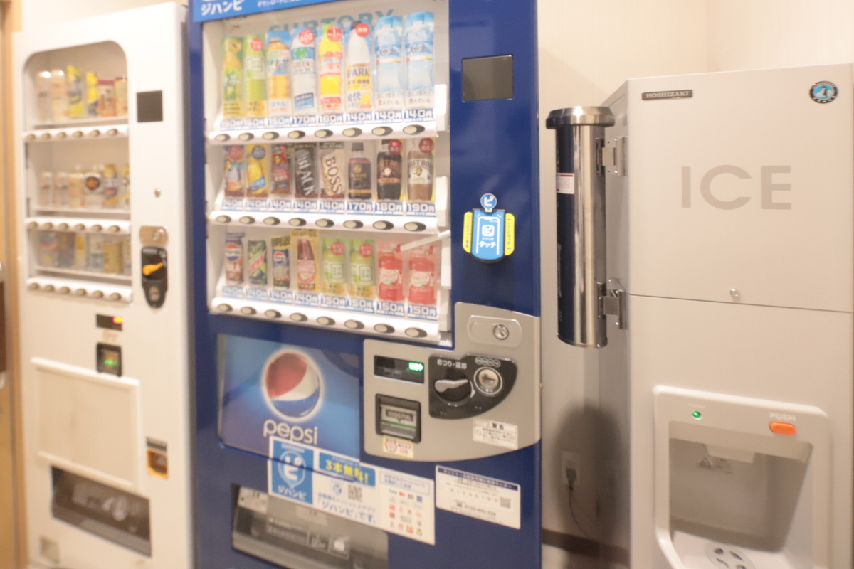 1階サービスコーナーにて自動販売機・製氷機をご用意しております。