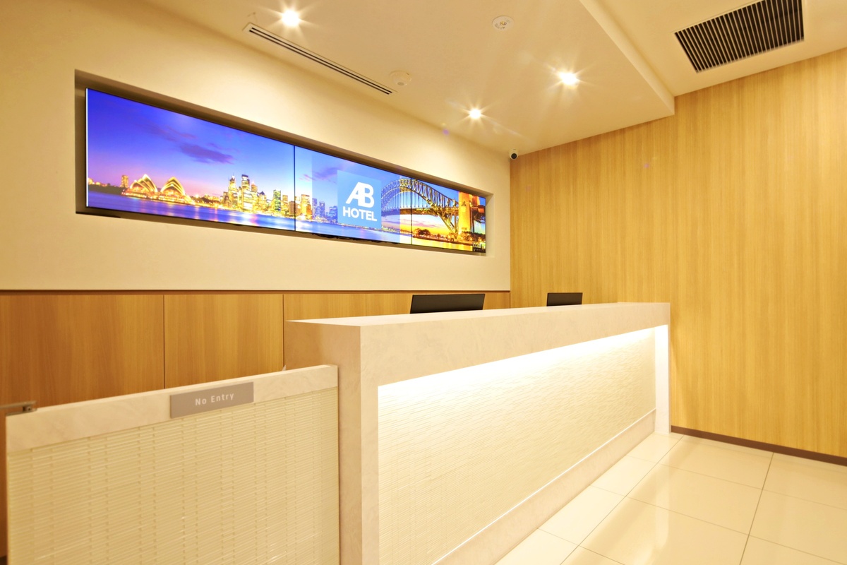 お気軽にフロントにお声掛けくださいませ。フロント営業時間　6：00～24：00