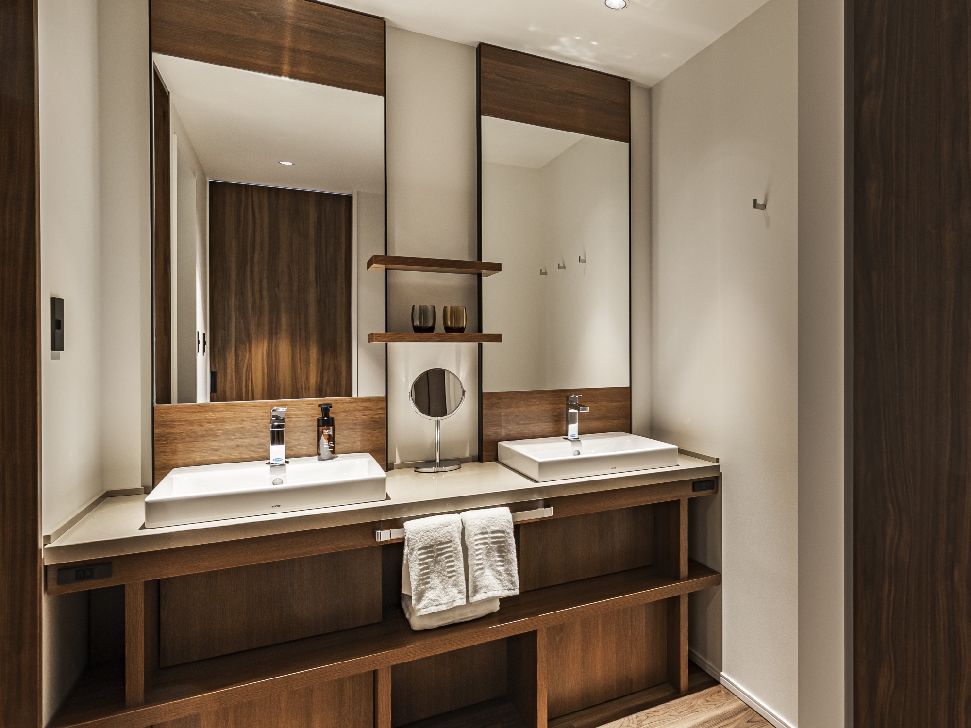 クラッシーハリウッドトリプル　禁煙