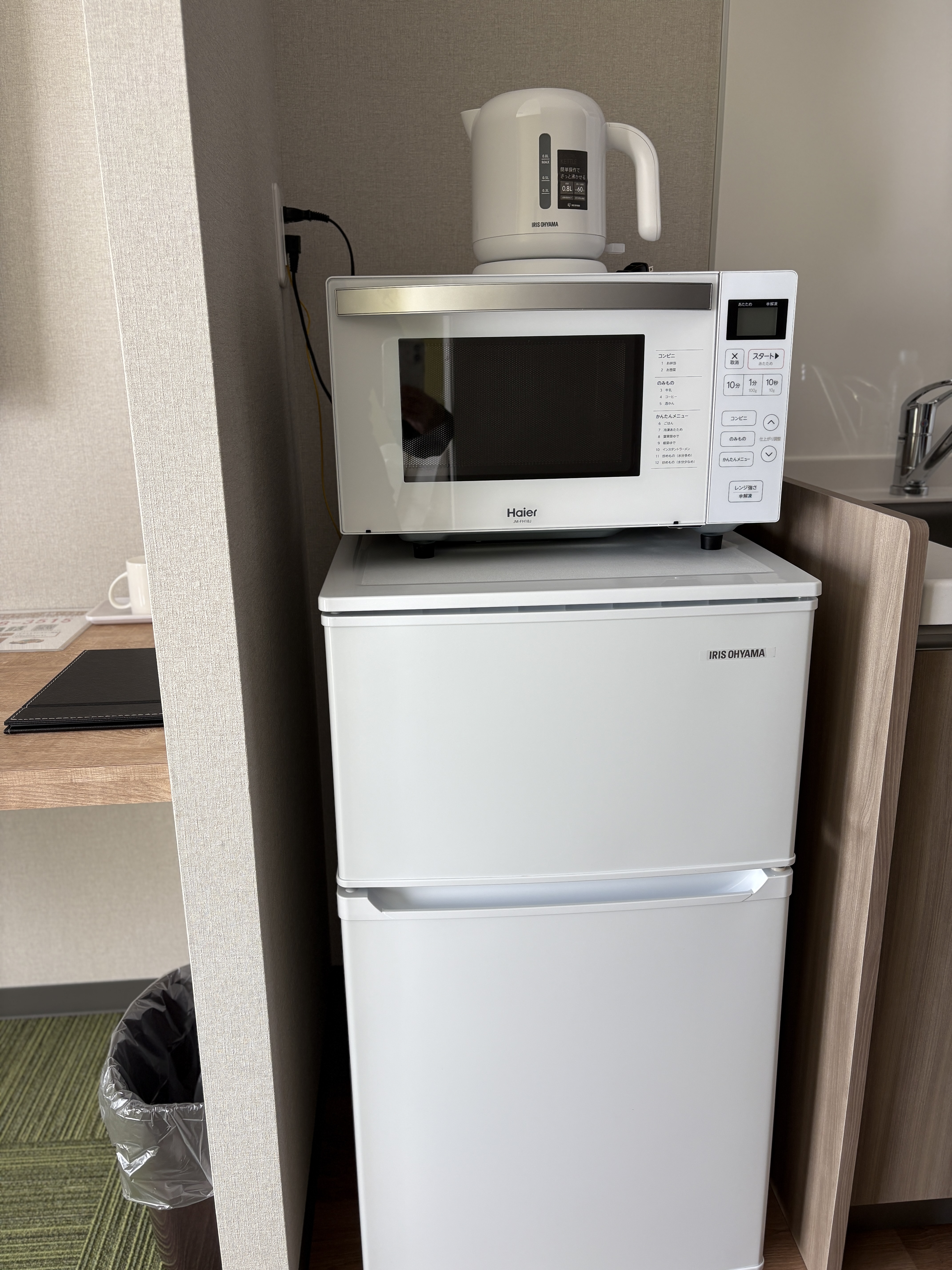 冷蔵庫、電子レンジ、電気ポット