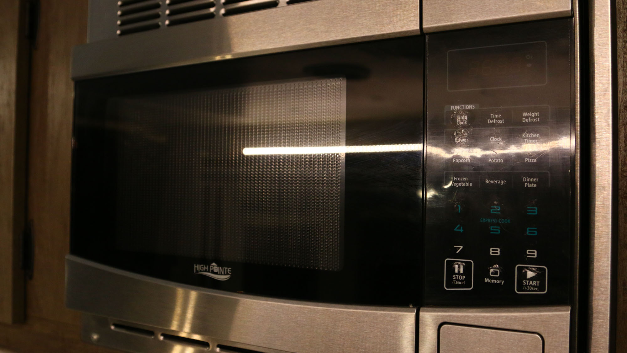 【設備】トレーラーハウス内の電子レンジ*