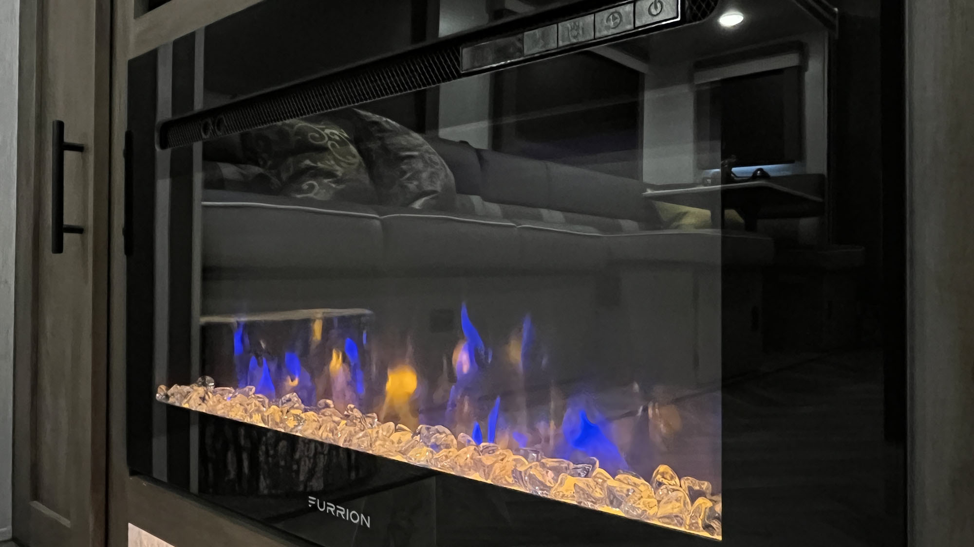 【客室】暖炉風温風ヒーター*