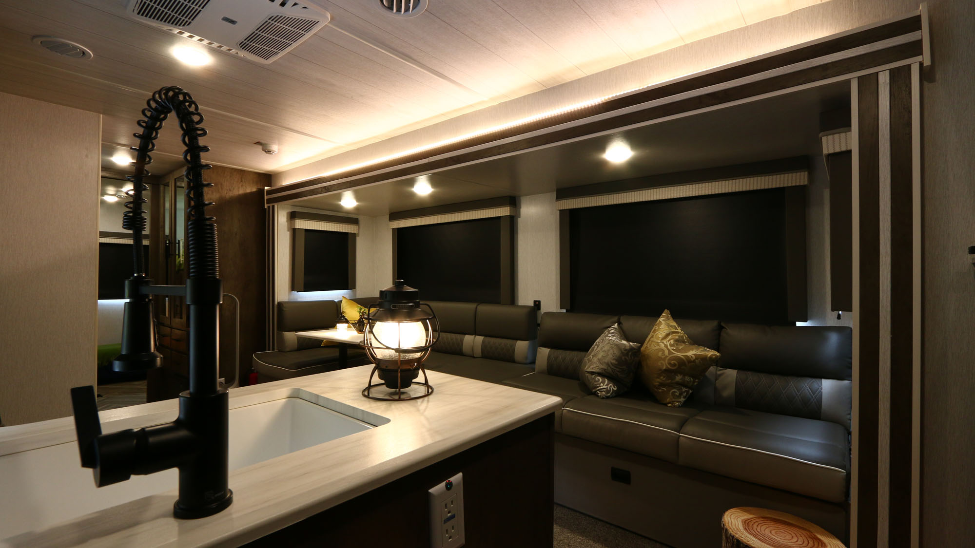 【客室】トレーラーハウス内の雰囲気*