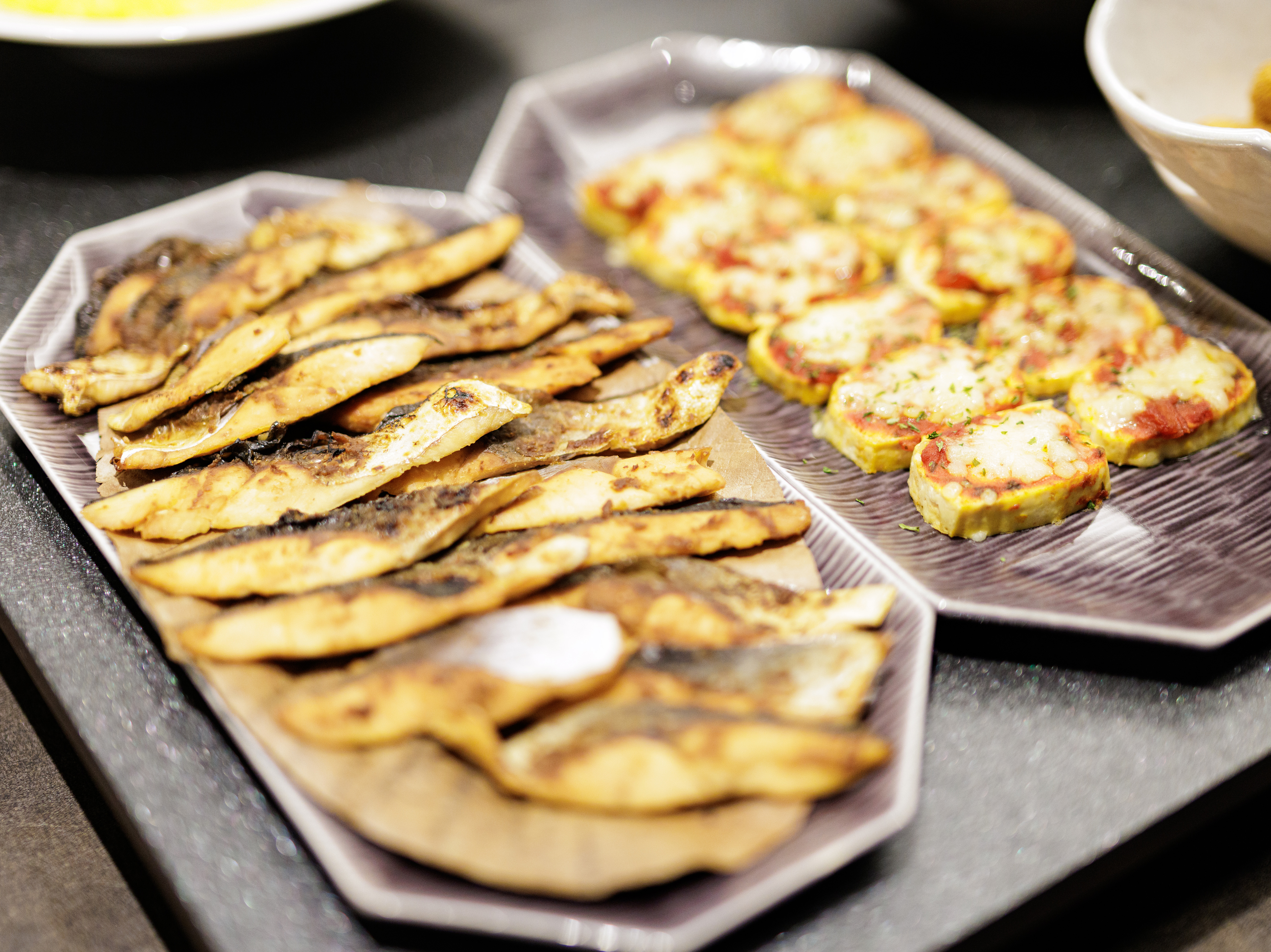 朝食_鮭朴葉味噌焼