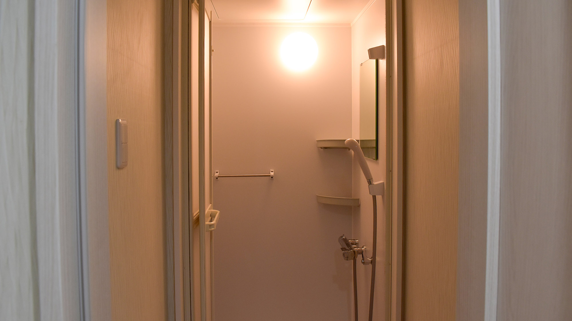 ・【宿泊フロア】各フロアにフロア専用のシャワーブースがございます