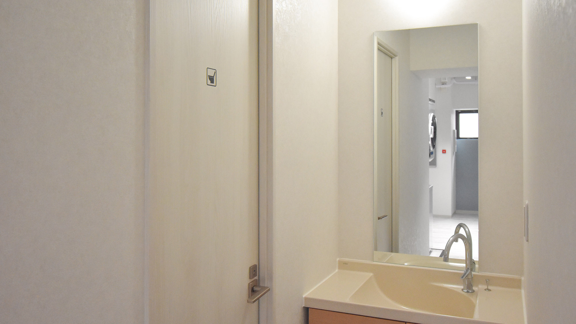 ・【2Fジム】ジム内にも専用トイレを設置しております（ジムの利用は別途有料）