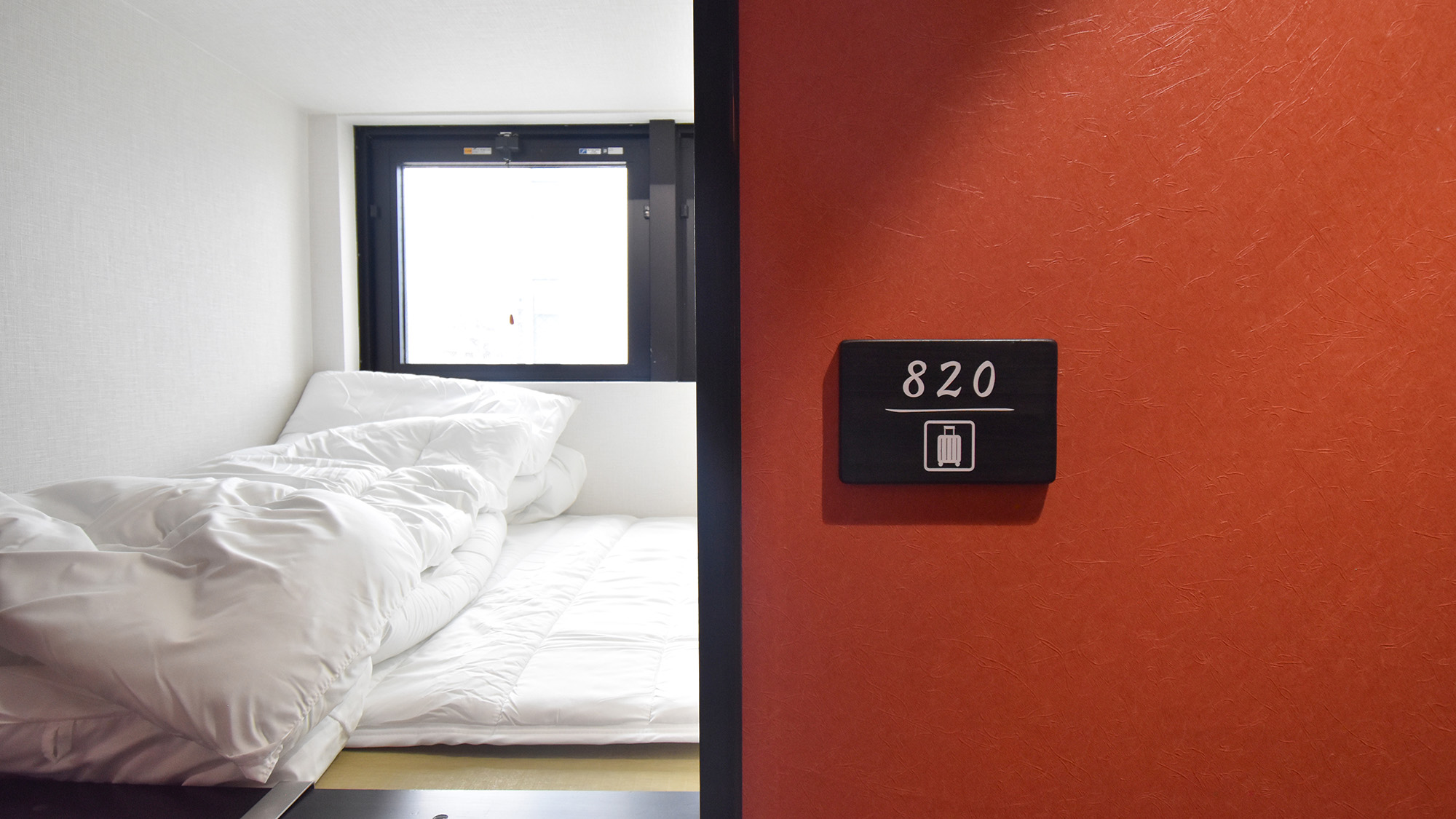 ・【宿泊フロア】カプセルの近くにはキャリー置き場もございます（先着順）