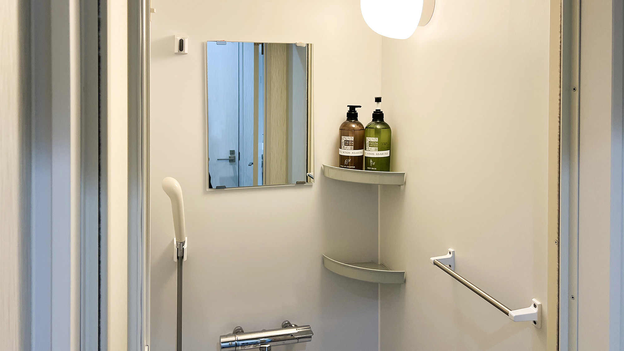 ・【宿泊フロア】各フロアにフロア専用のシャワーブースがございます