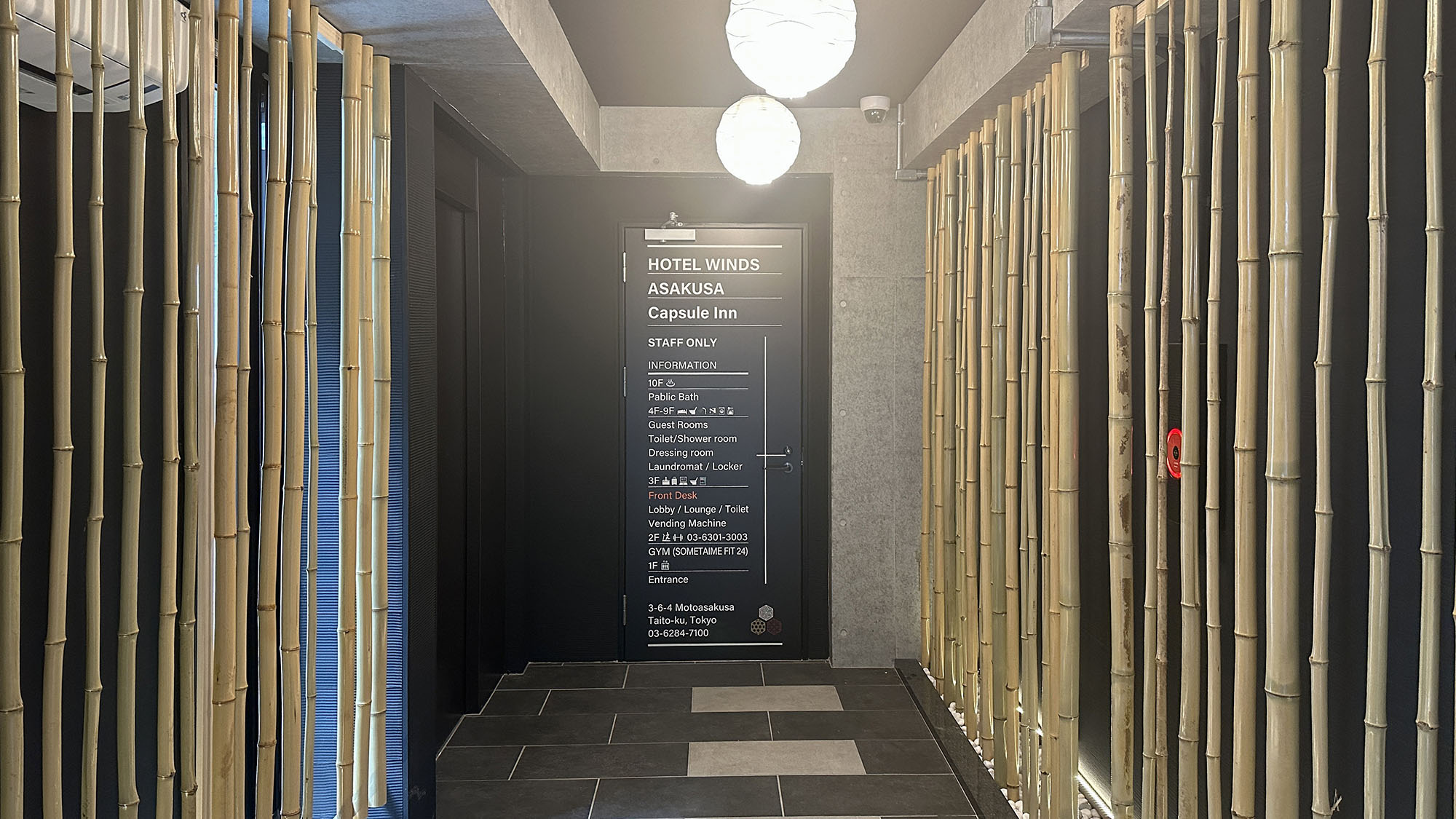 ・【入口】日本の竹林をイメージしたモダンなエントランス