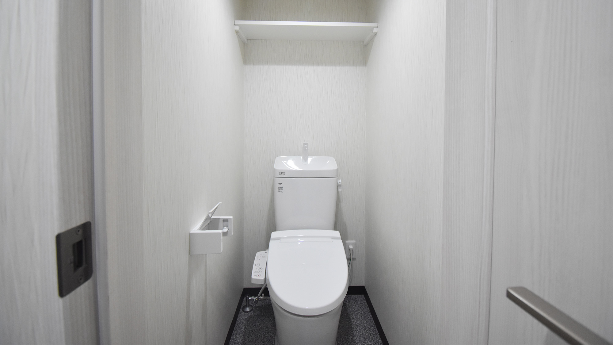 ・【宿泊フロア】温水洗浄機能付便座を設置しております