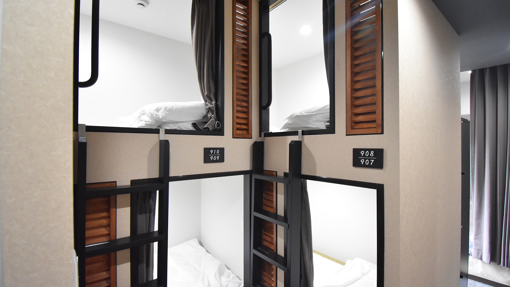 ・【9F】カプセルフォース　こちらは個室ではございません