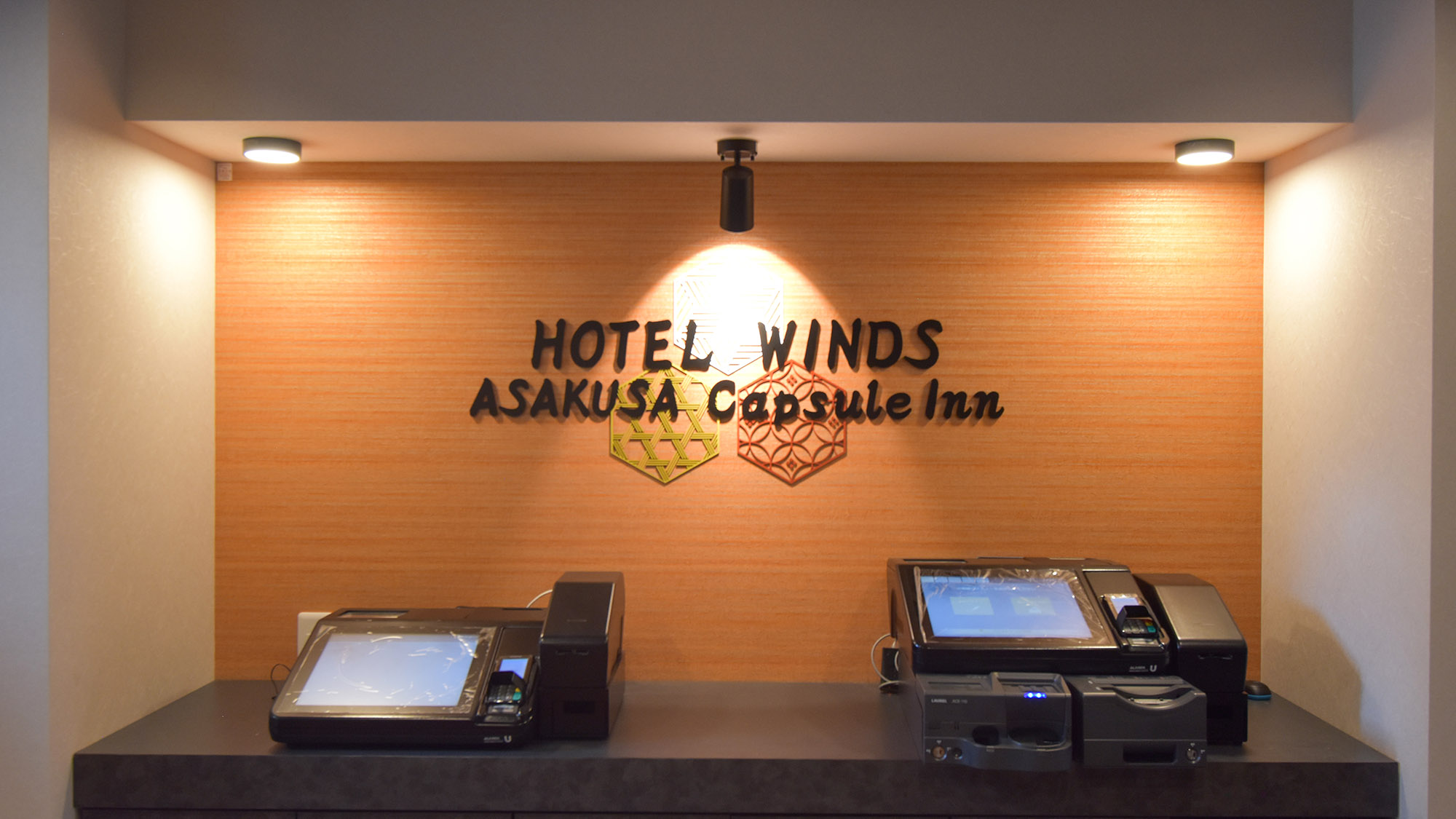 ・【フロント】フロントは3Fにございます。タブレットチェックインでスムーズに入館できます