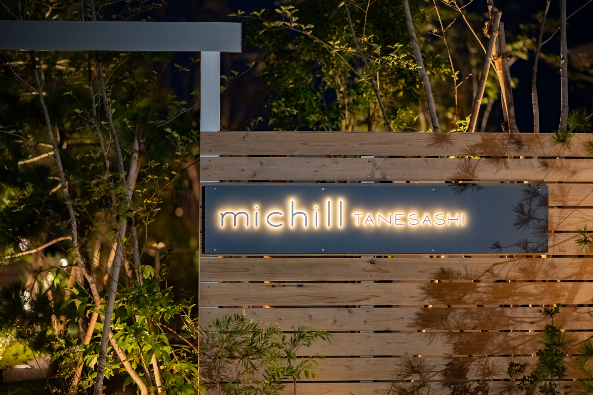 【外観】夜の看板イメージ