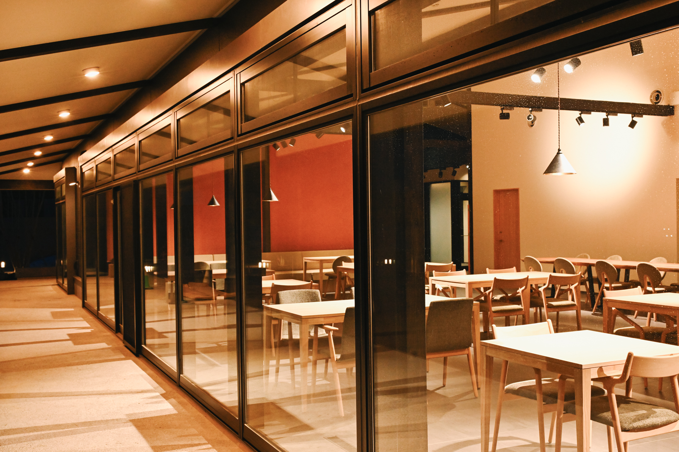 レストラン夜の外観イメージ