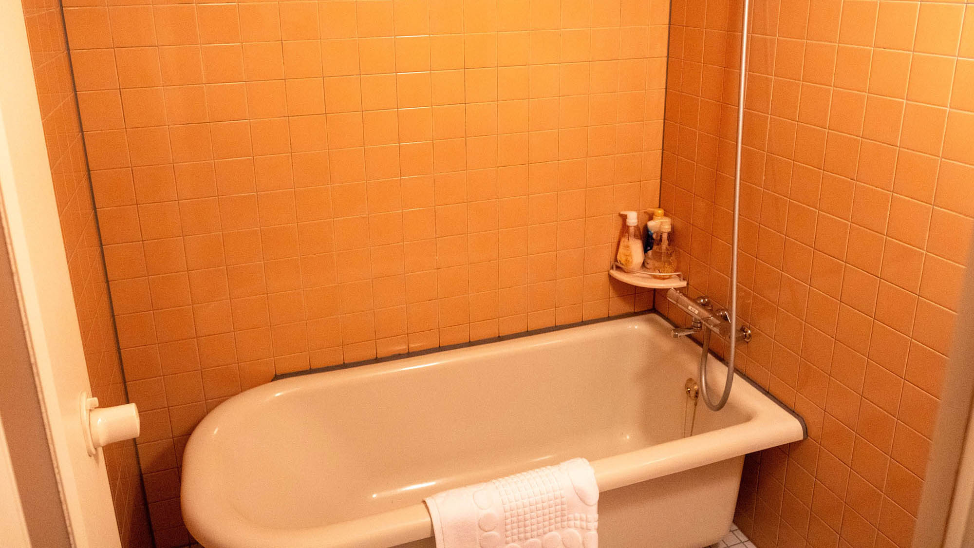 ・【新館ダブルルーム＆新館ファミリー】浴室を完備。旅の疲れを癒すリフレッシュ時間をお過ごしください