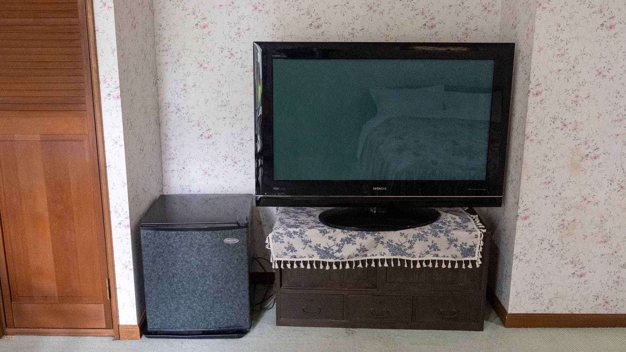 ・【新館ファミリールーム】テレビを全室に完備。お連れ様との寛ぎ時間などにご覧になってお過ごしください