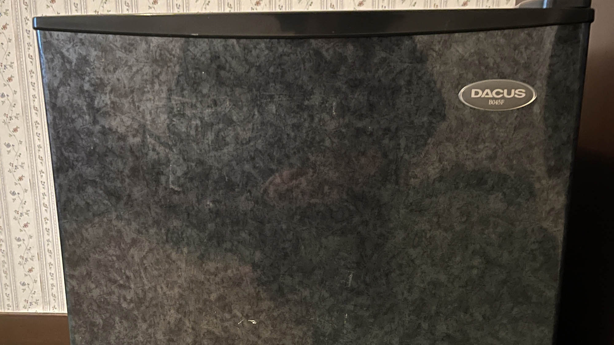 ・【客室設備】全室に冷蔵庫を完備しております。近隣のお店からのお食事やお飲み物のお持ち込みも安心です