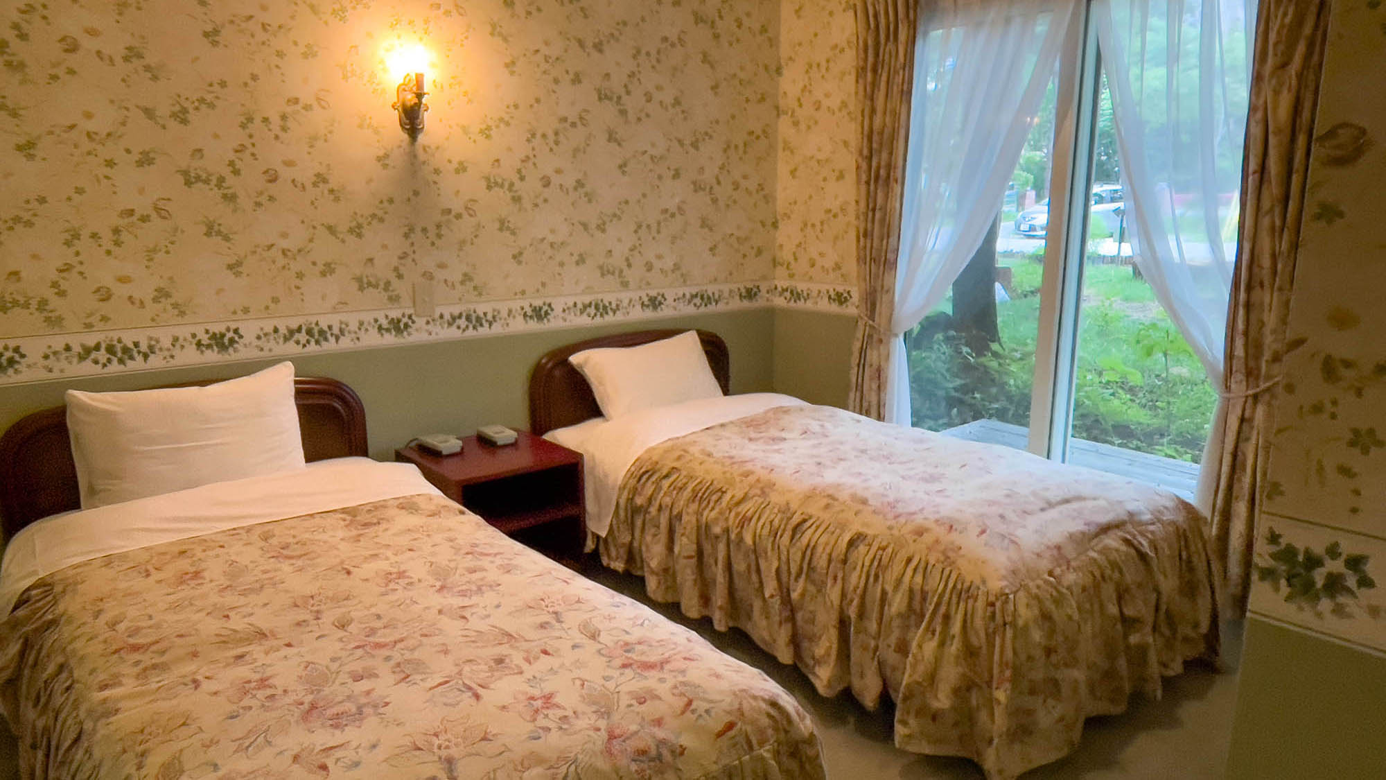 ・【新館ツインルーム】カップル旅やご友人との旅にぴったりなお部屋（※客室ごとにイメージが異なります）