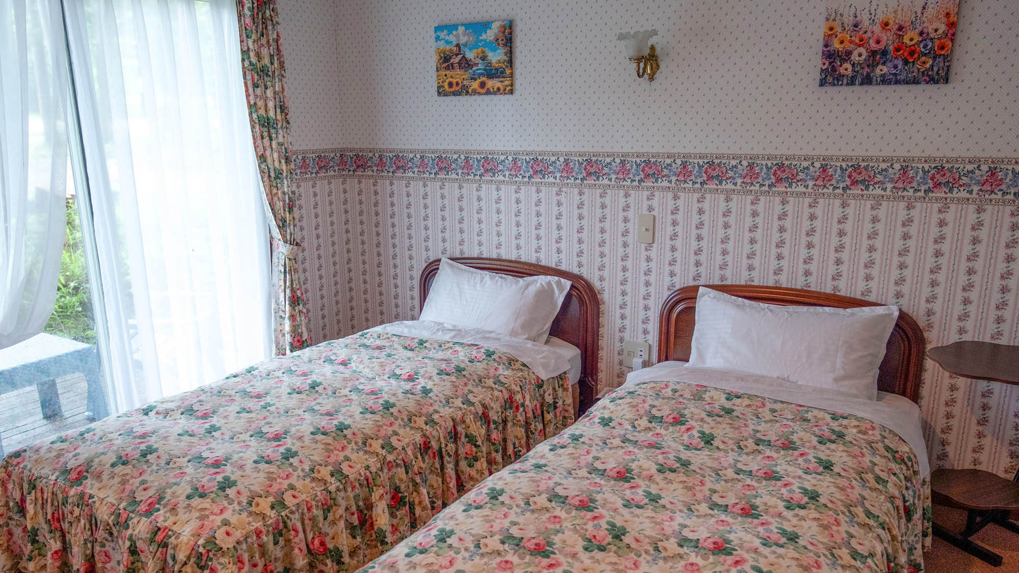 ・【新館ツインルーム】お連れ様と楽しみながらお寛ぎいただけます（※客室ごとにイメージが異なります）