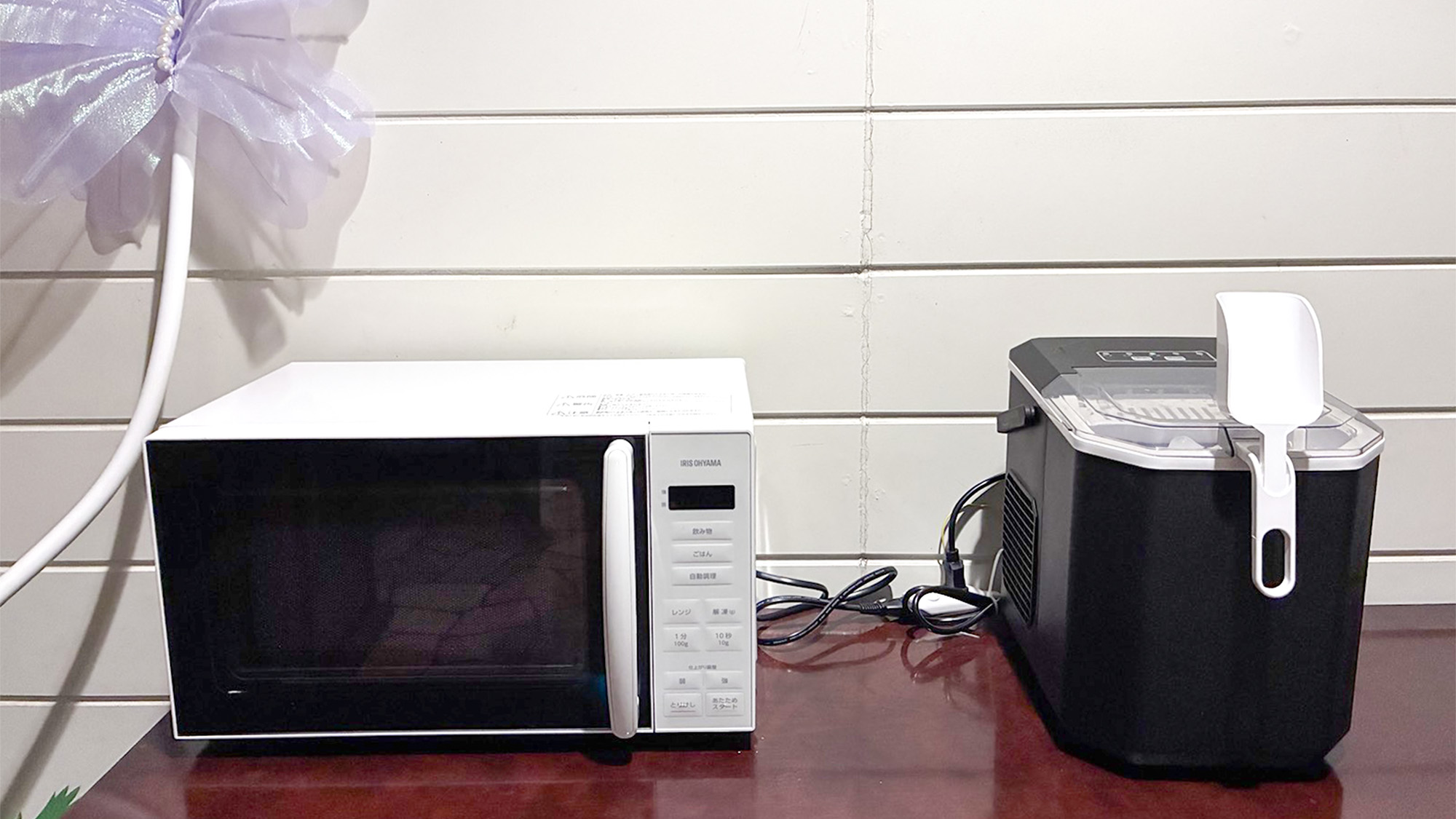 ・【設備】氷や電子レンジの設置がございます　ご自由にお使いください