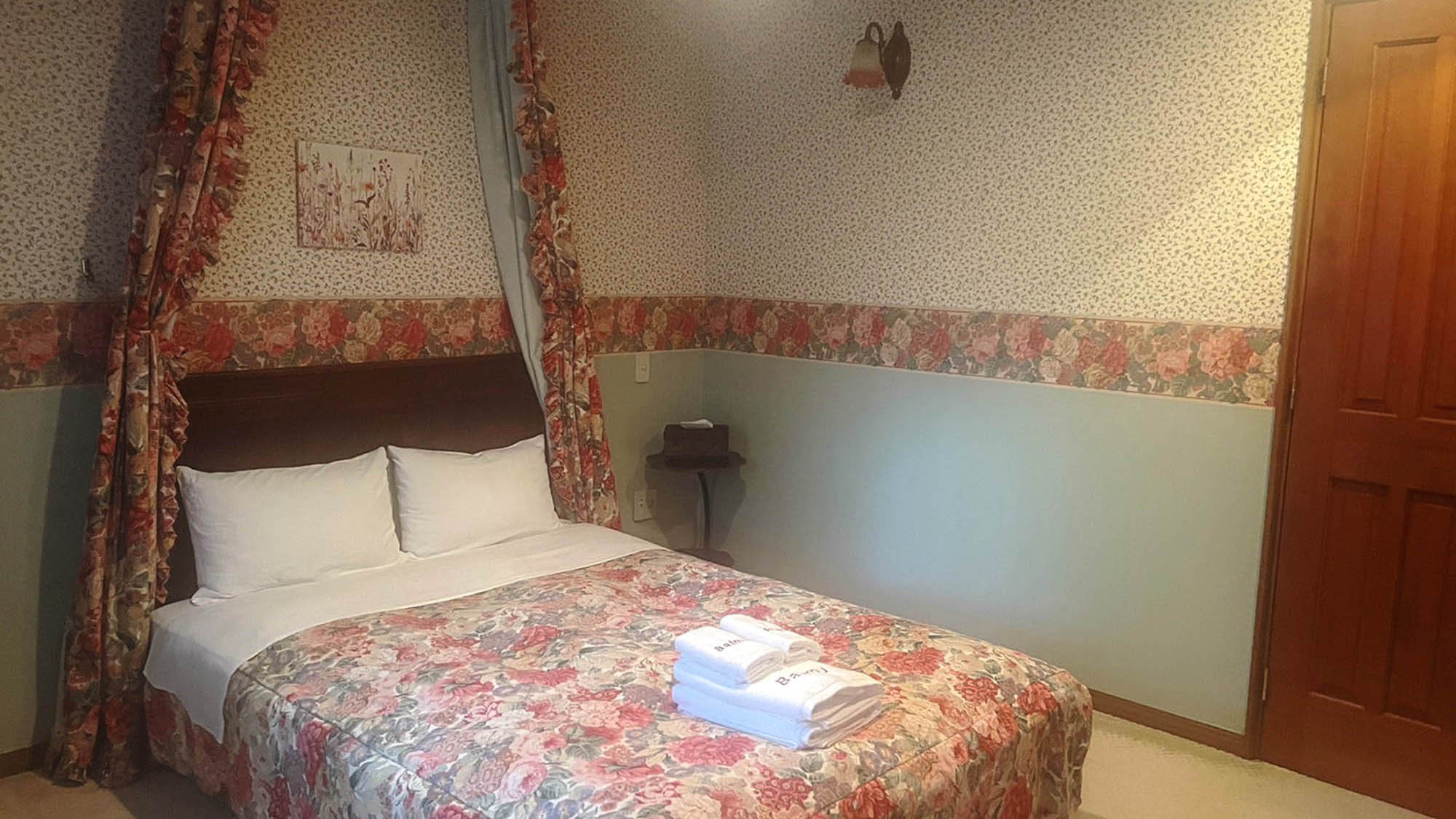 ・【新館ダブルルーム】心身ともにリラックスしてお寛ぎください（※客室ごとにイメージが異なります）