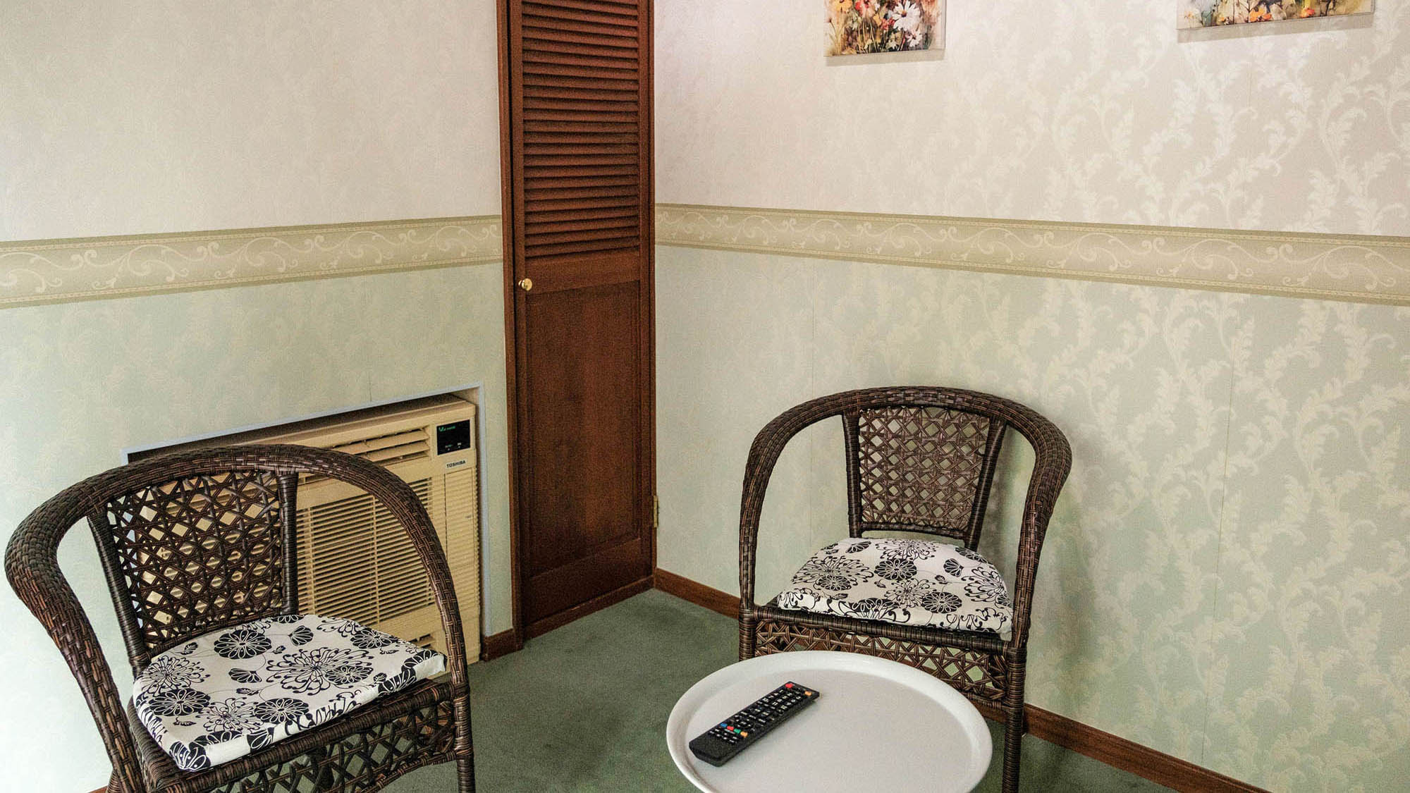 ・【新館メゾネットファミリールーム】インテリアで気分も上がります（※客室ごとにイメージが異なります）