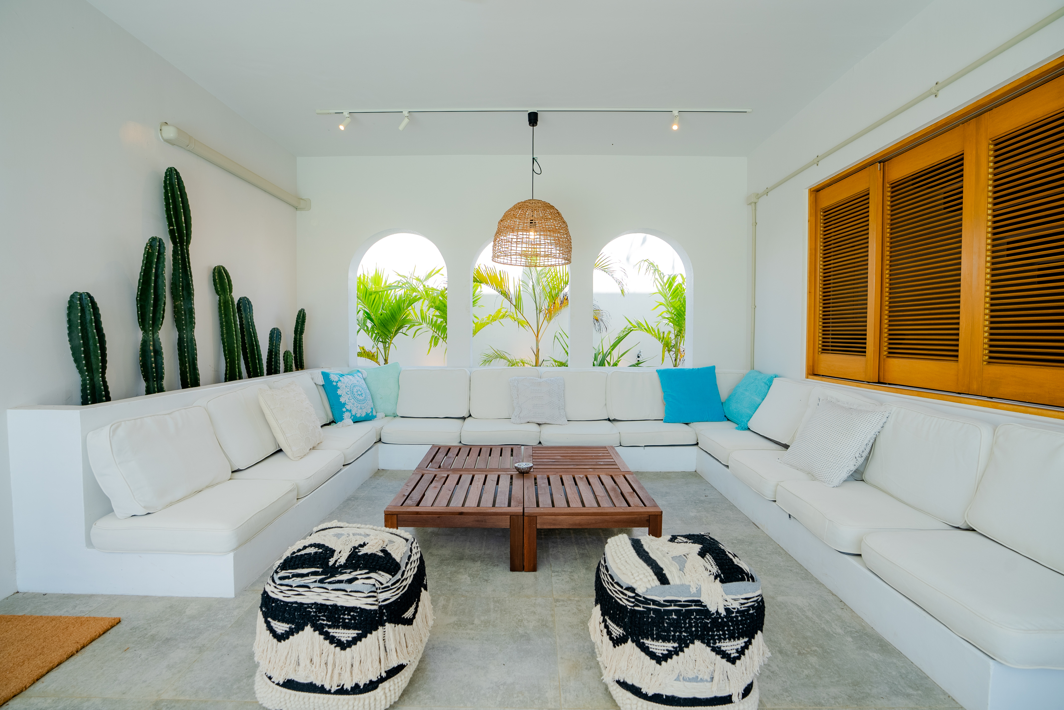 ファミリーでの滞在はもちろん、気の合う友人とのグループ旅行や大切な記念日のサプライズにもぴったりのロケーションです。 