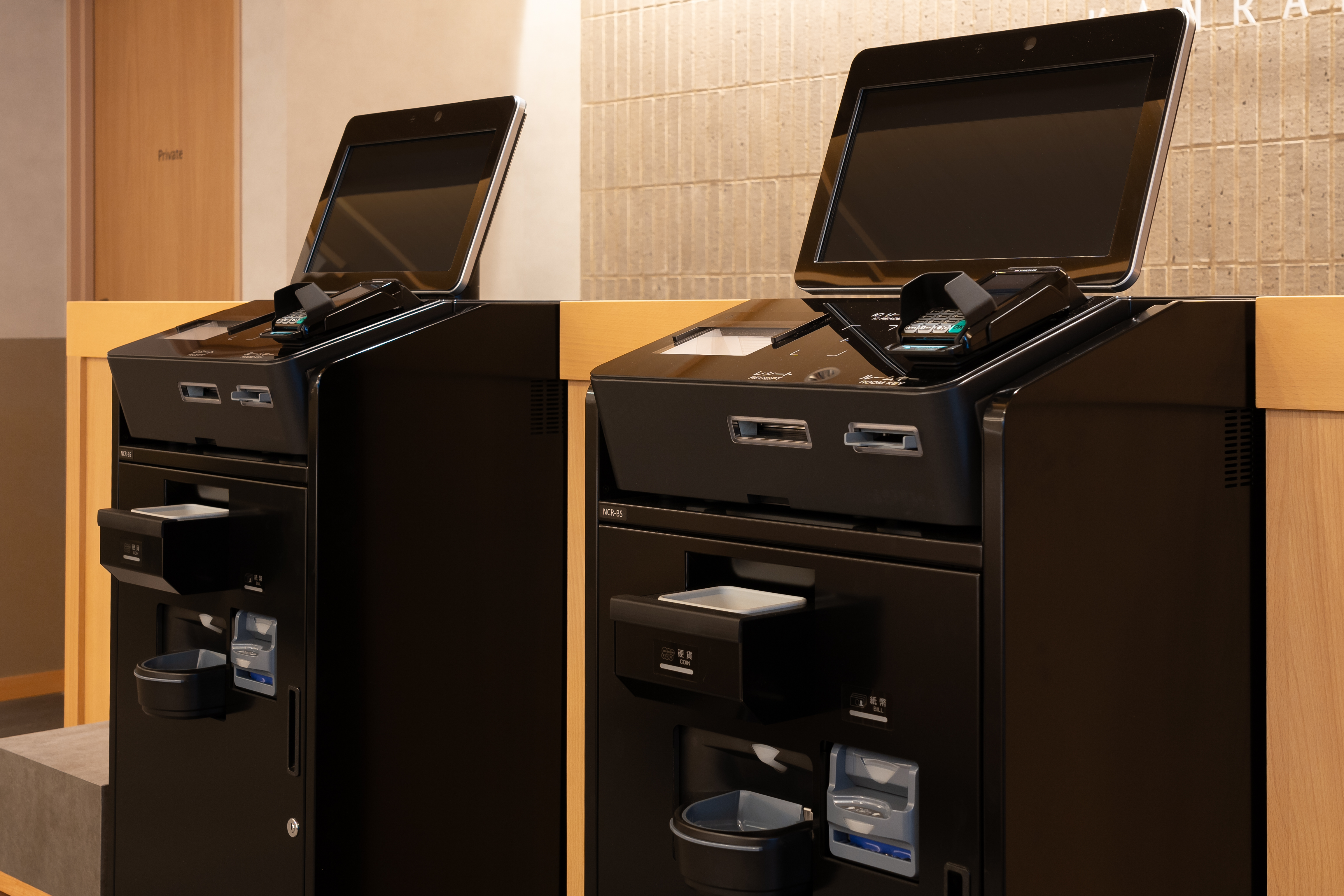 自動チェックイン機