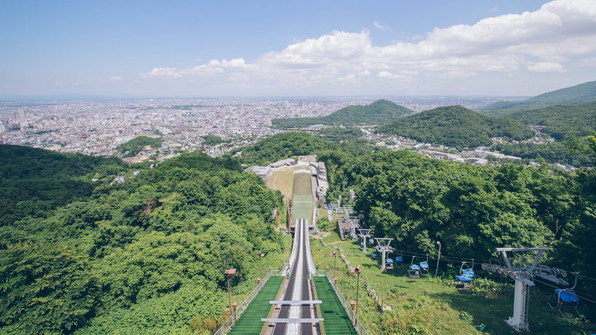 空と街を一望、大倉山の絶景体験。