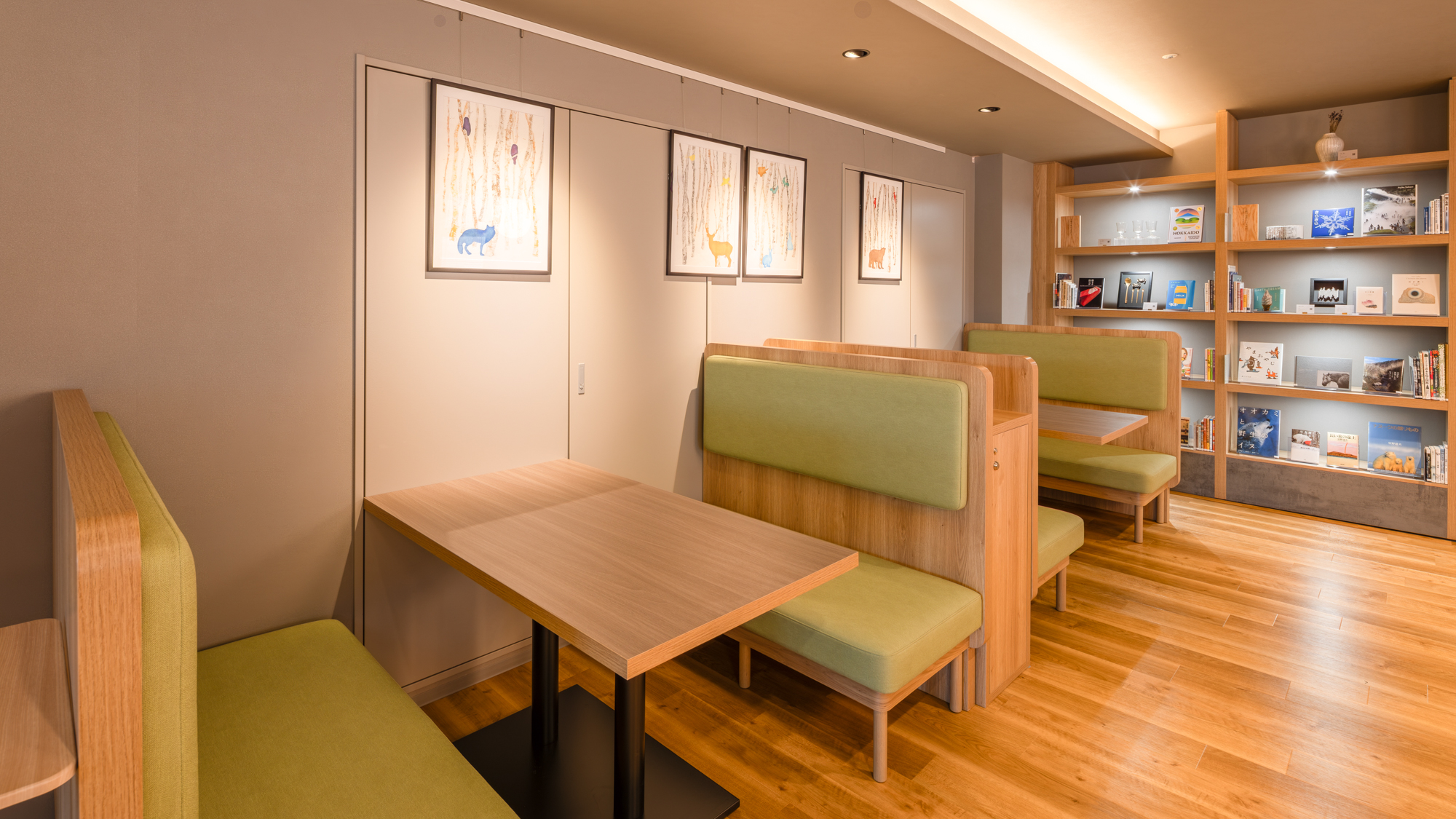 【ライブラリーカフェ】友人や家族との団らんにぴったりなボックス席
