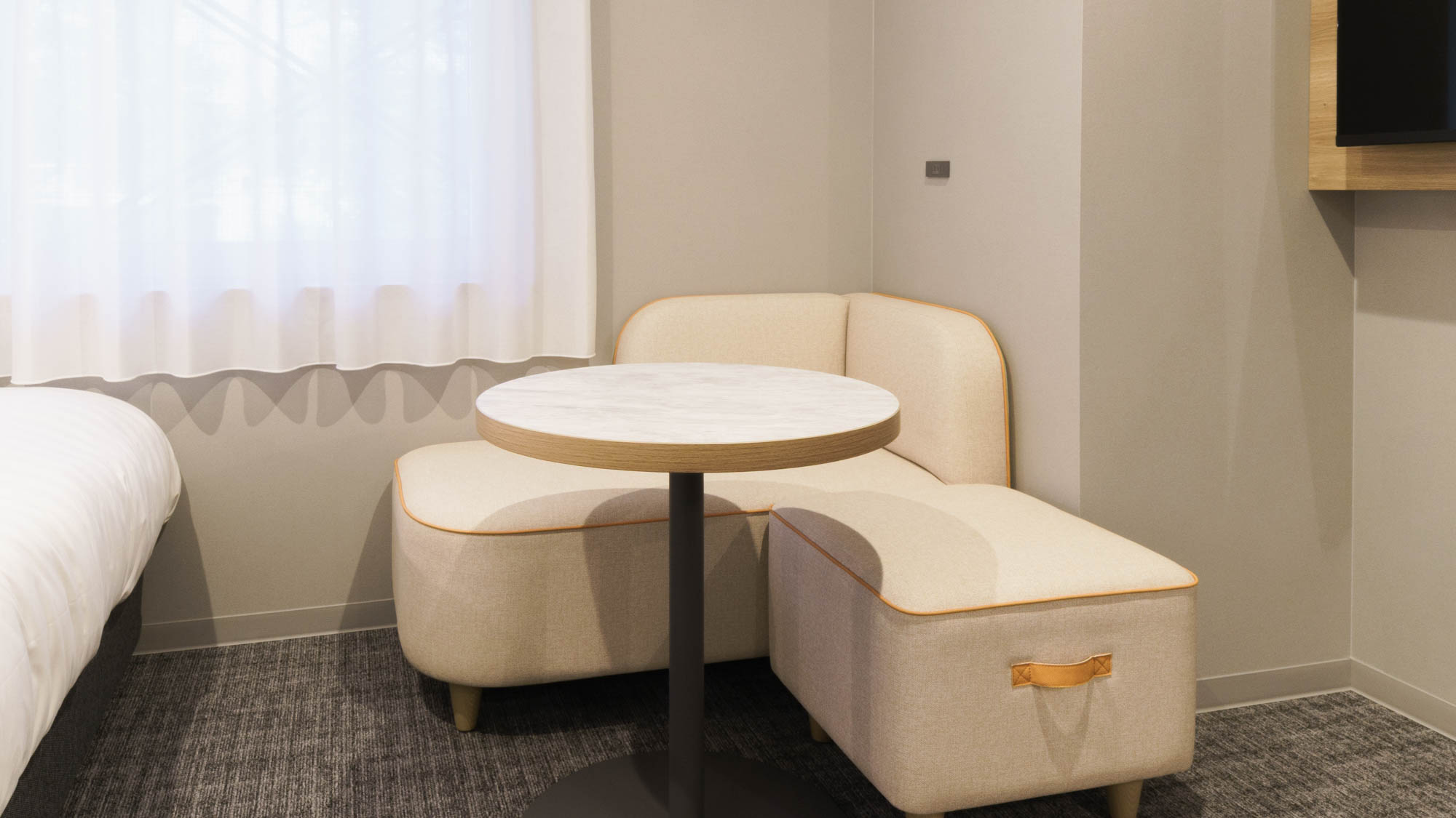 【ツインスタンダード】スツールを合わせたソファで、家族や友人とリラックスしたひとときを。