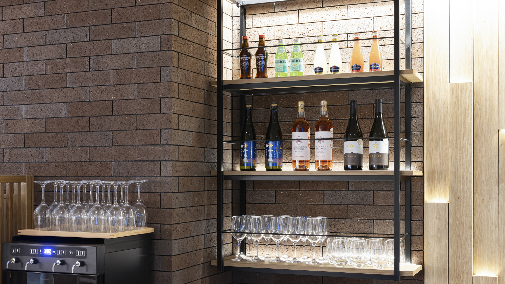 【Barception】北海道庁旧本庁舎（赤れんが庁舎）をイメージした赤れんがの壁がアクセント