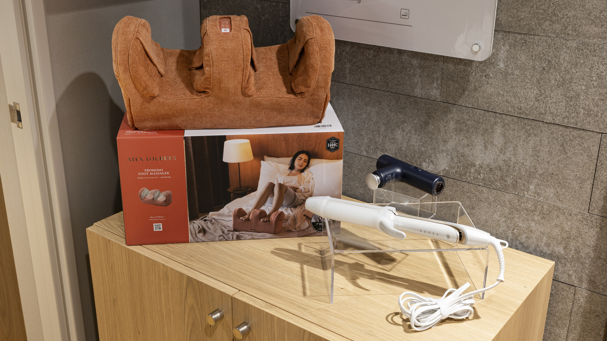 【貸出備品】体をケアできるアイテムや、旅行でかさばるヘアアイロンをご用意しています。