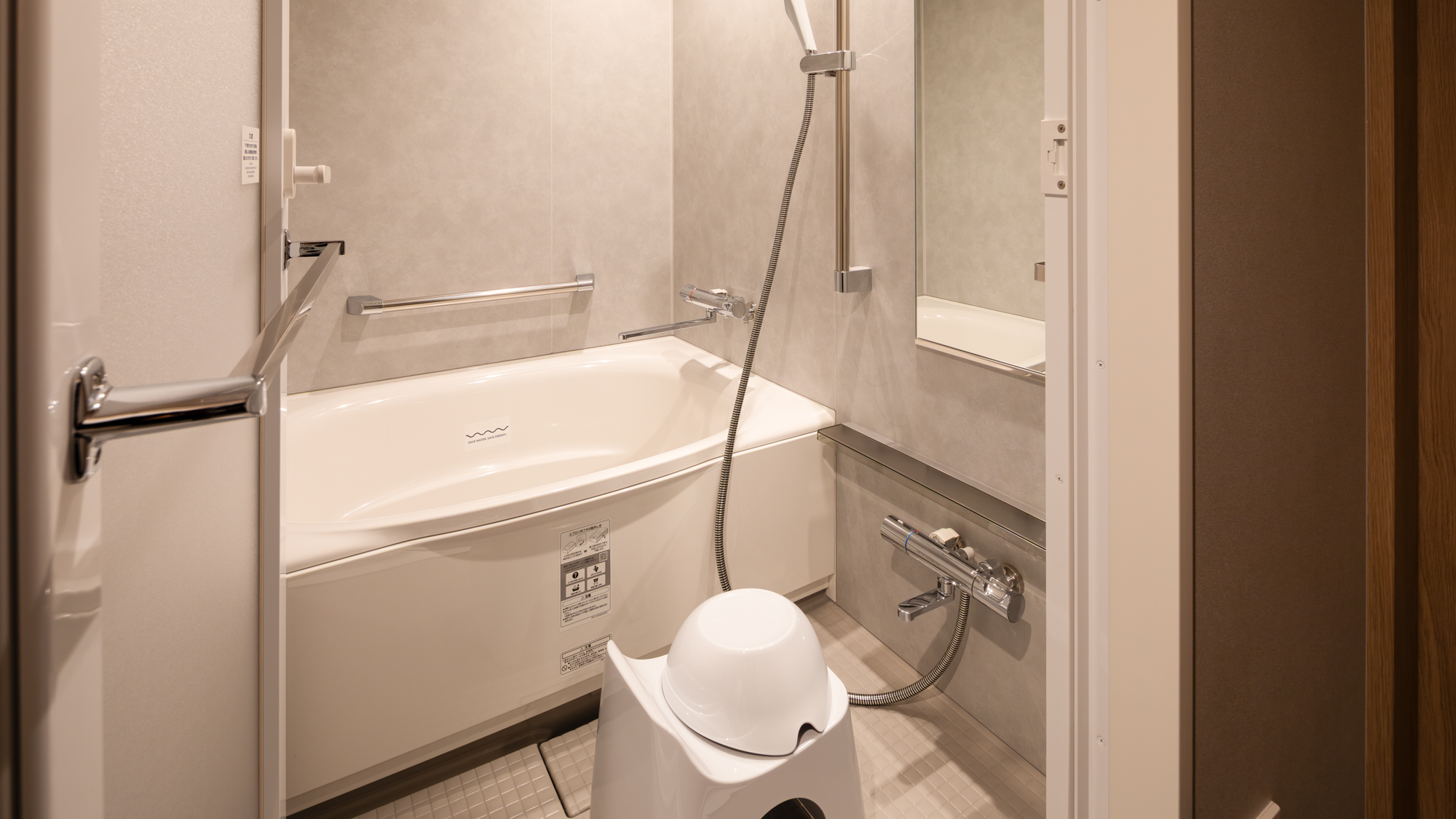 【クイーンエコノミー】独立した洗い場で快適なバスタイムを。