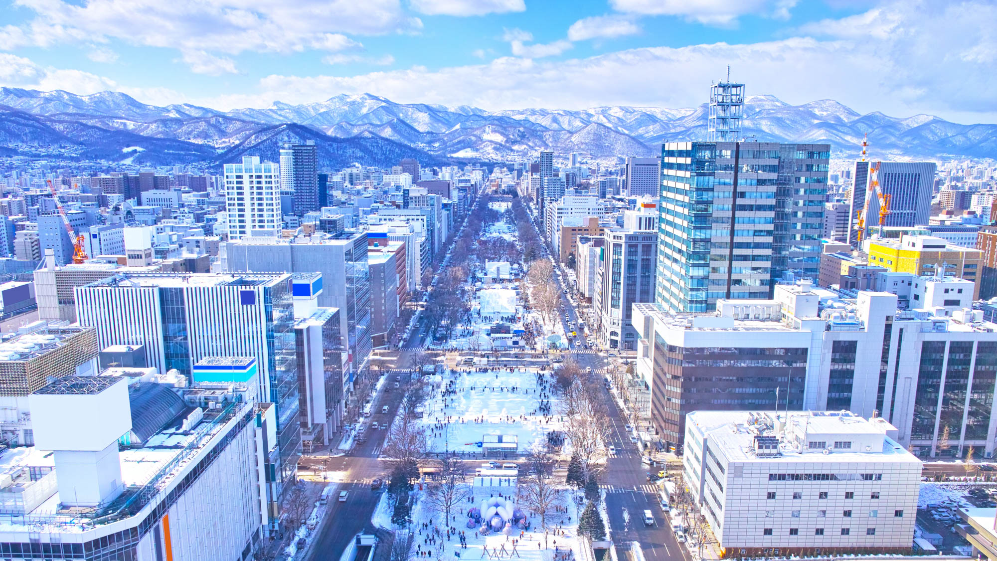 毎年2月、札幌駅近くで雪と氷の芸術祭・雪まつりを満喫