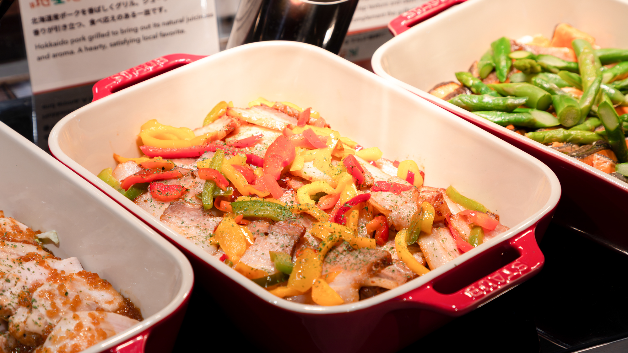 【札幌北口限定ご当地メニュー】北海道産ポークを香ばしくグリル、ジューシーで食べ応えのある一皿です。