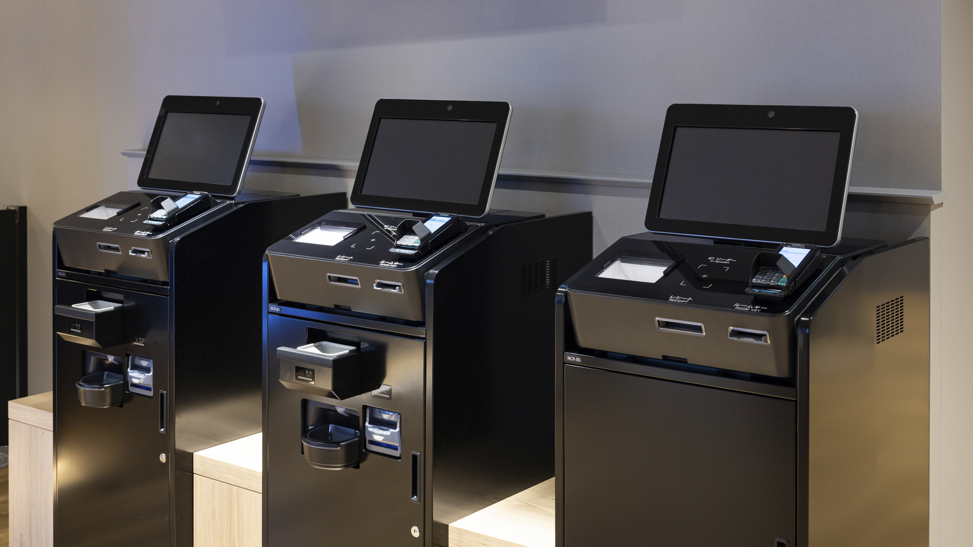 【セルフチェックイン・アウト機】できる限り接触を軽減し、スムーズにお部屋まで向かうことができます。