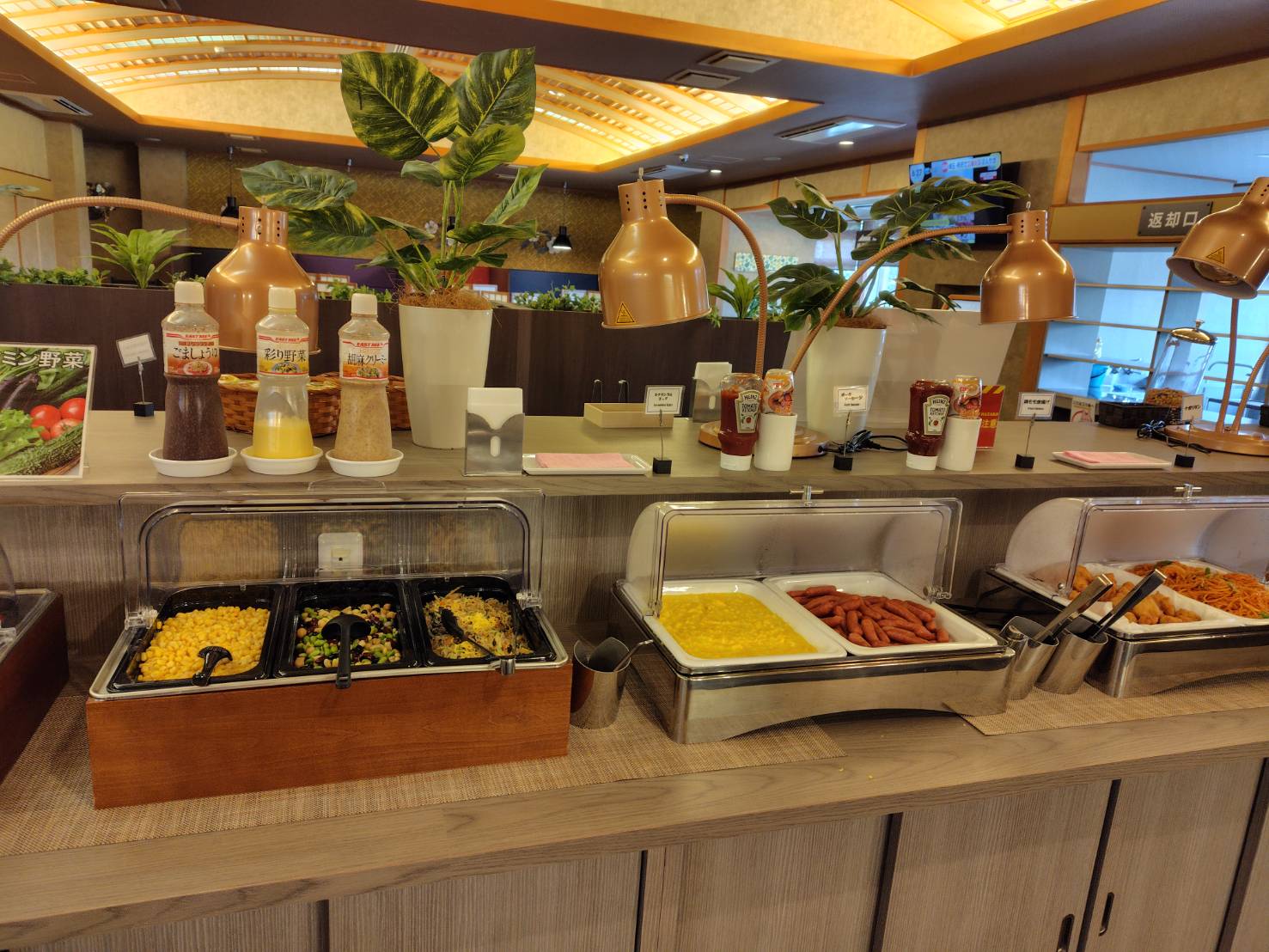 【朝食バイキング】肉料理＆サラダ