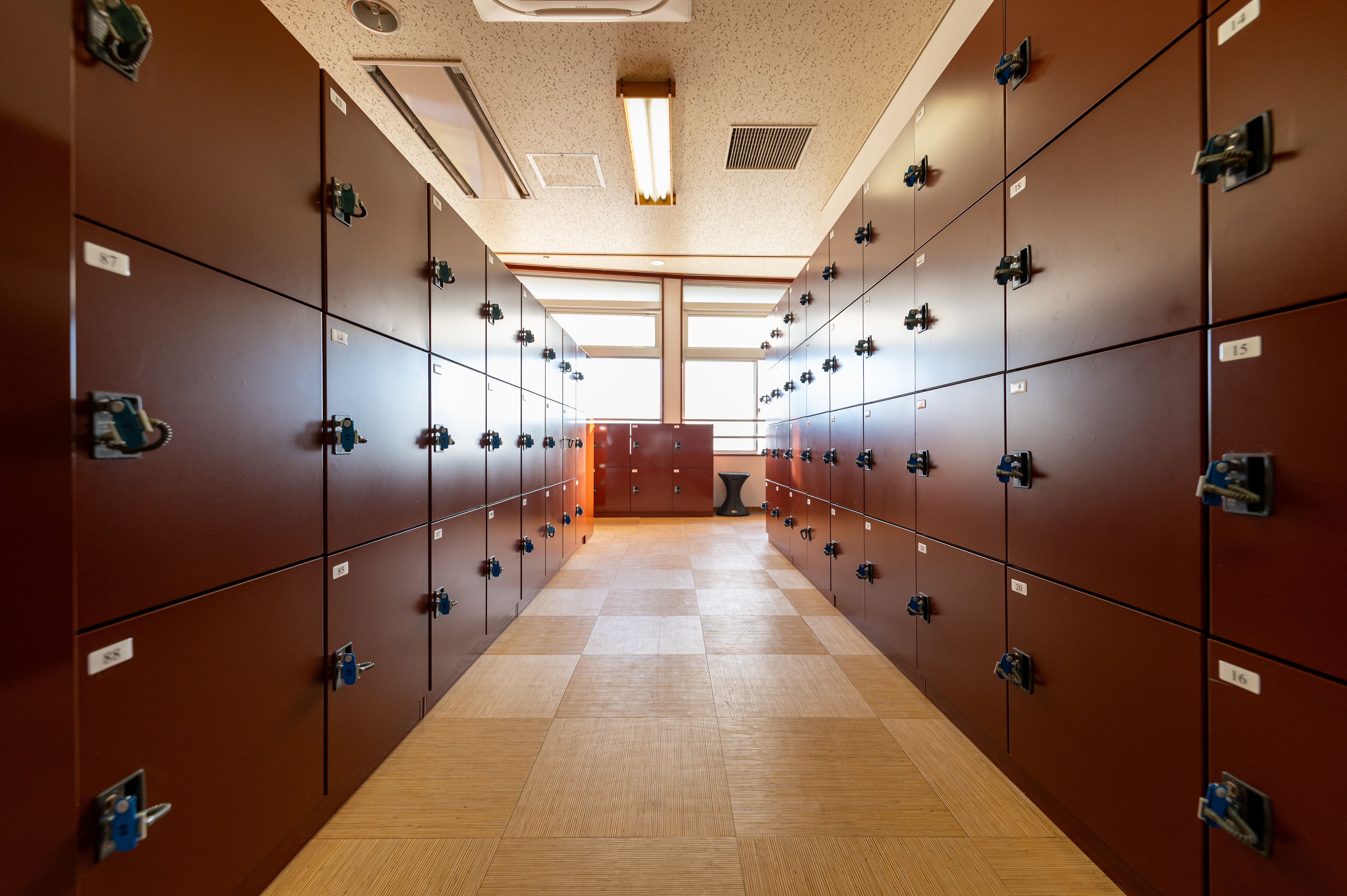 脱衣所のロッカーは100円硬貨不要です